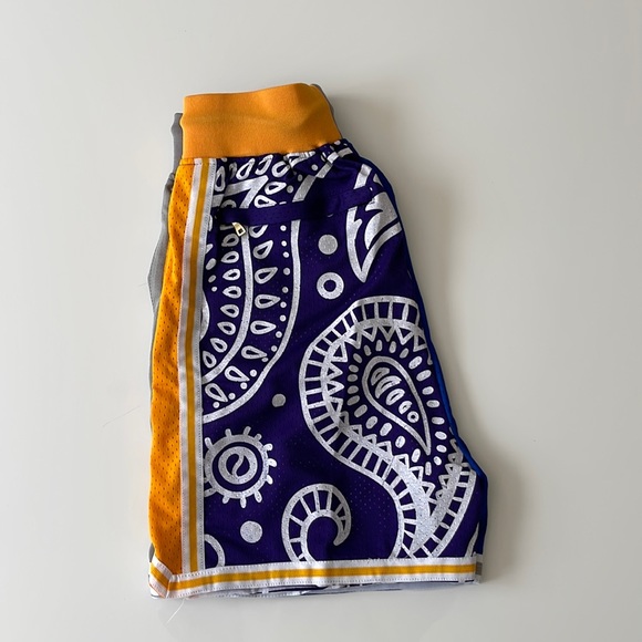 Shorts - Picture 3 of 4